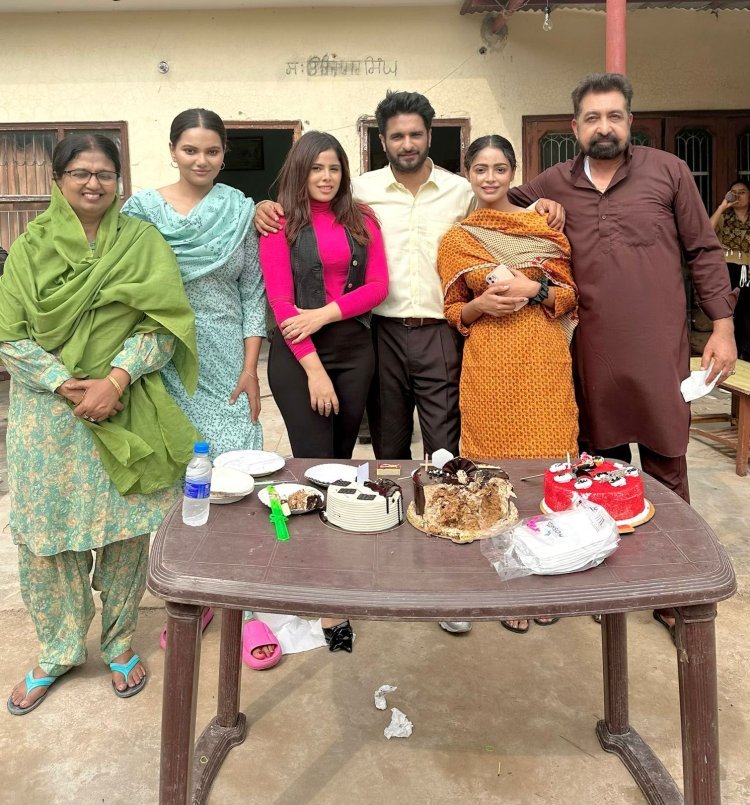 Sehnoor Celebrates Director Mehraaj's Birthday on the Sets of Their Web Series "FASAL" with the Entire Cast and Crew- Check Images